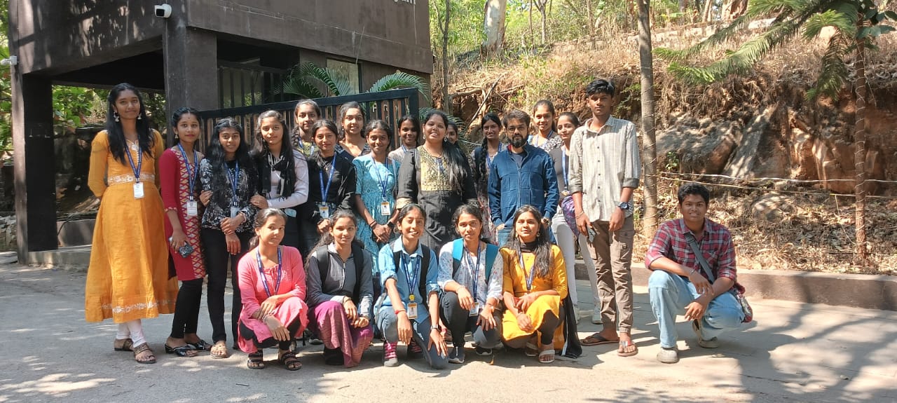 Young participants exploring the city during Women’s Day excursion